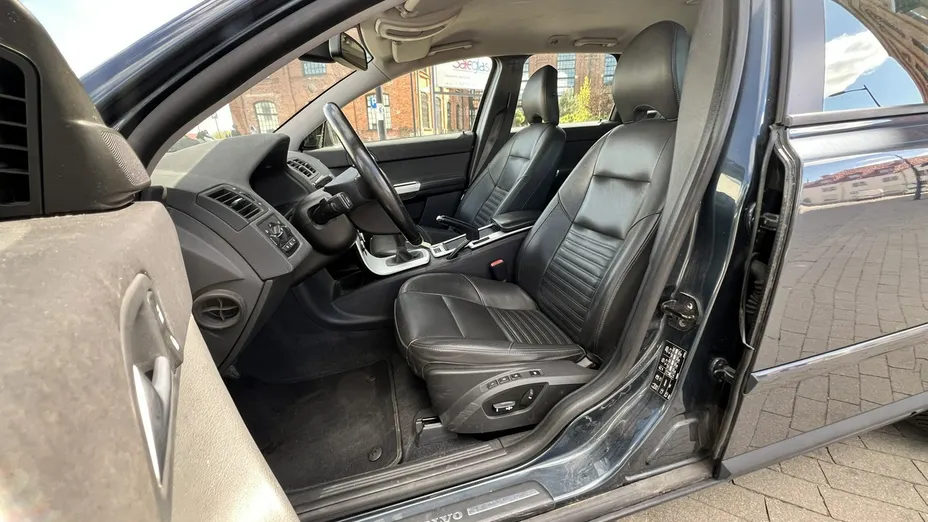 VOLVO V50 -