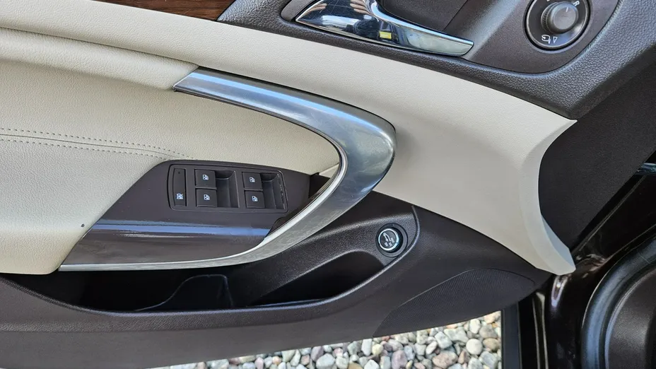 OPEL Insignia -