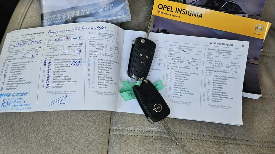 OPEL Insignia -