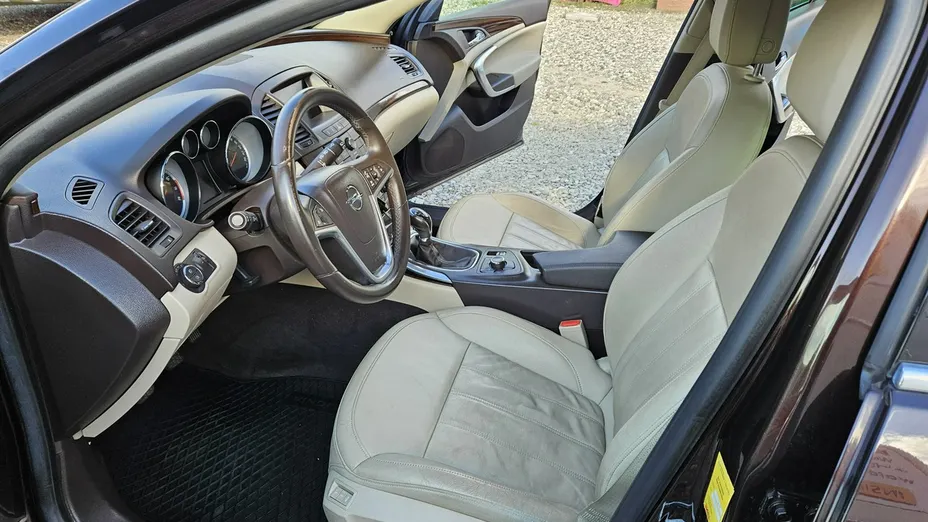 OPEL Insignia -