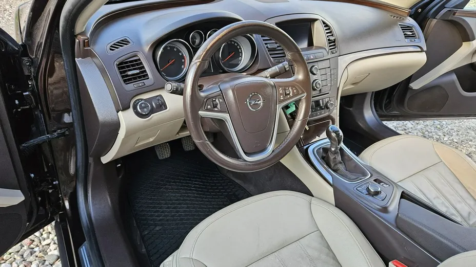 OPEL Insignia -