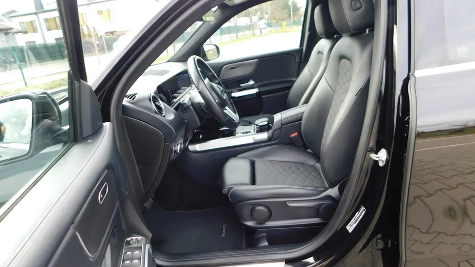 MERCEDES-BENZ GLB -