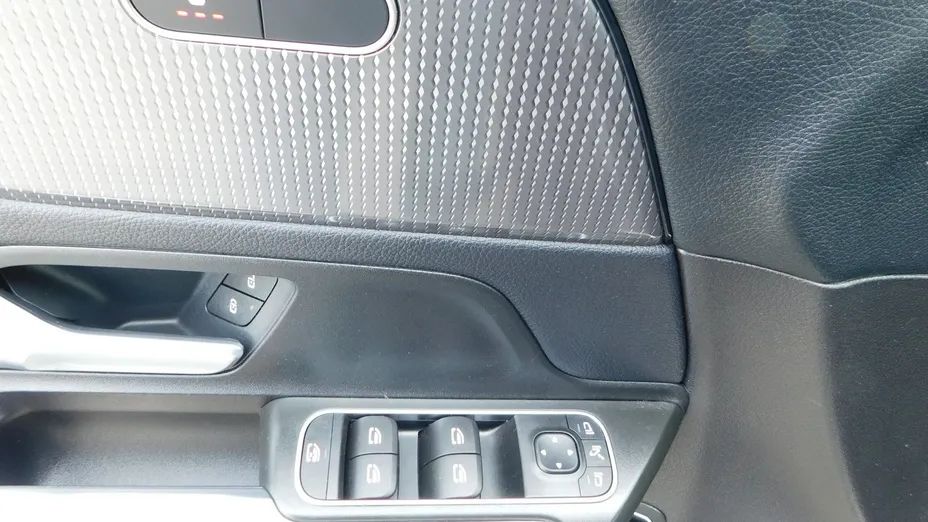 MERCEDES-BENZ GLB -