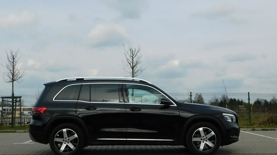 MERCEDES-BENZ GLB -