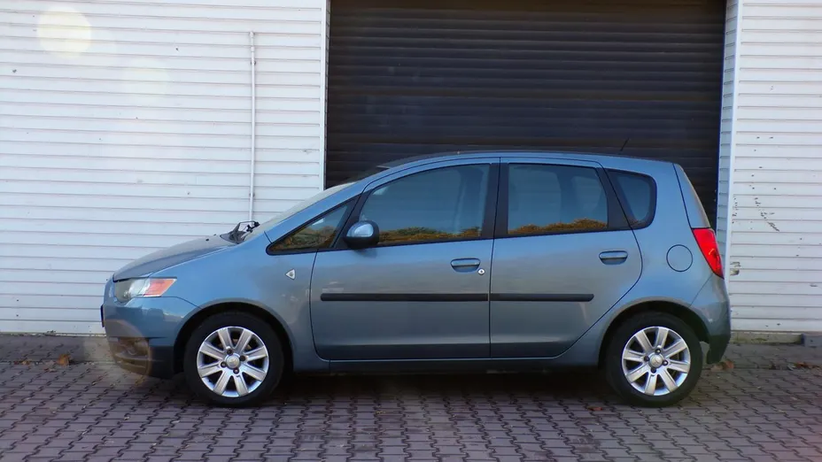 MITSUBISHI Colt -