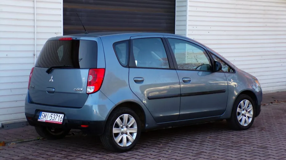 MITSUBISHI Colt -