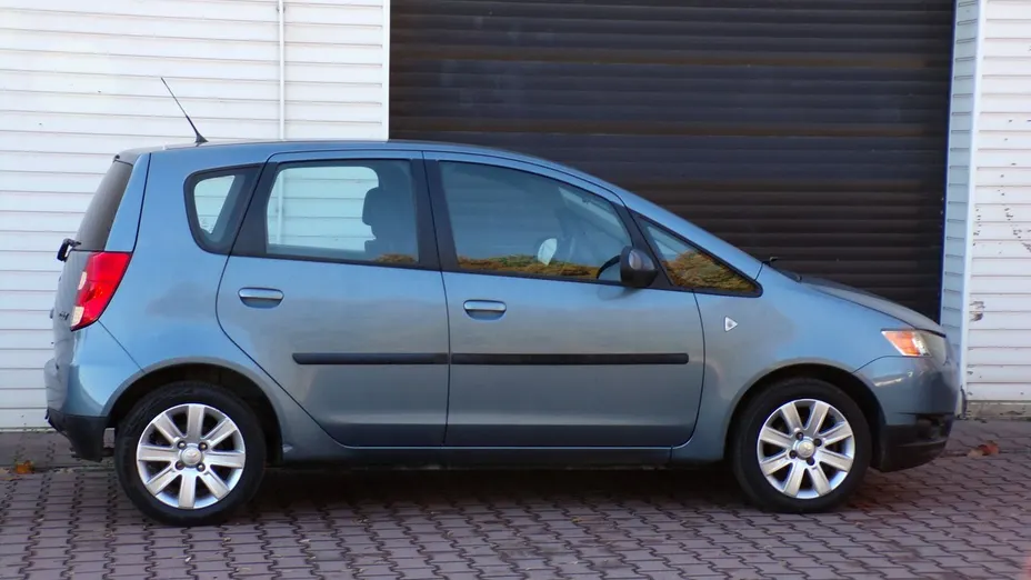 MITSUBISHI Colt -