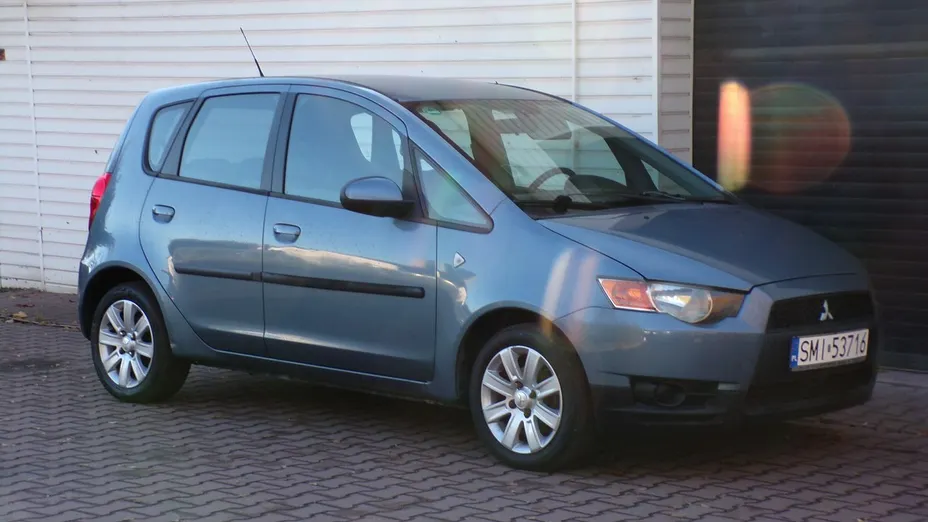 MITSUBISHI Colt -