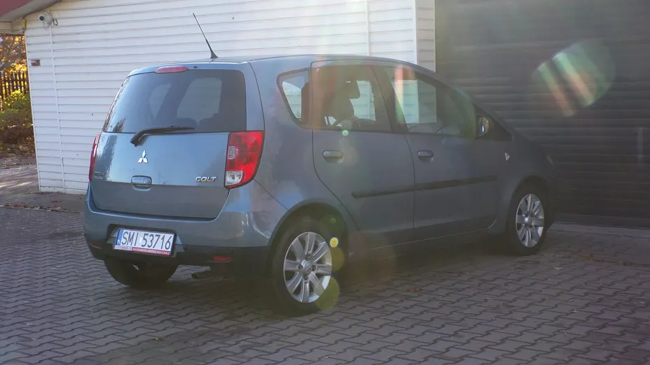 MITSUBISHI Colt -