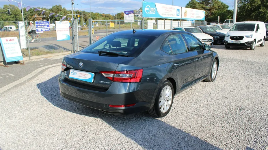 SKODA Superb -