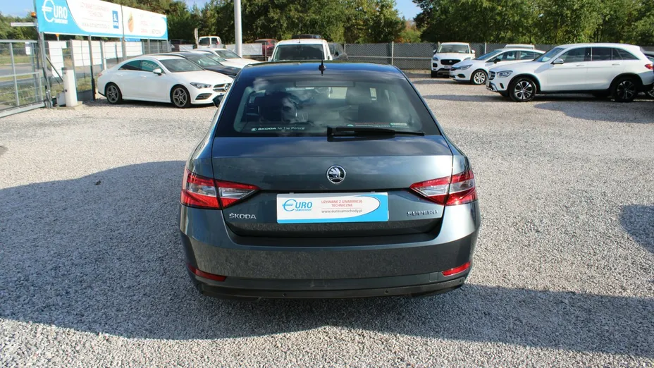 SKODA Superb -