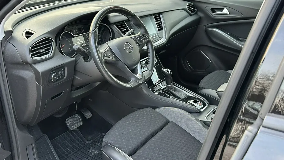OPEL Grandland X -
