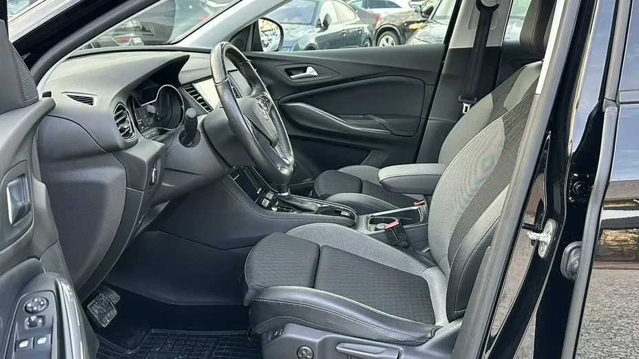 OPEL Grandland X -