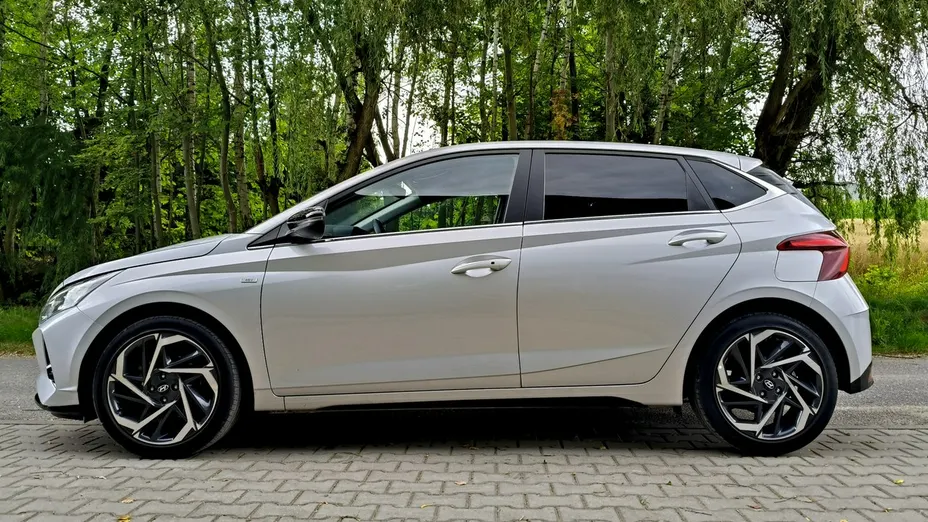 HYUNDAI i20 -