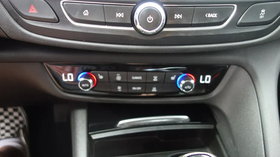 OPEL Insignia -