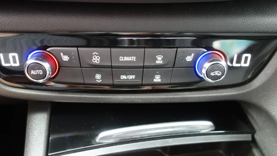OPEL Insignia -