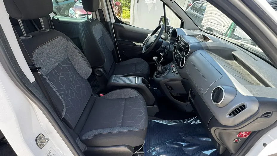 PEUGEOT Partner -