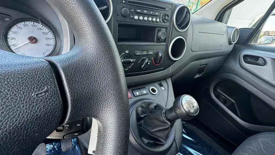 PEUGEOT Partner -