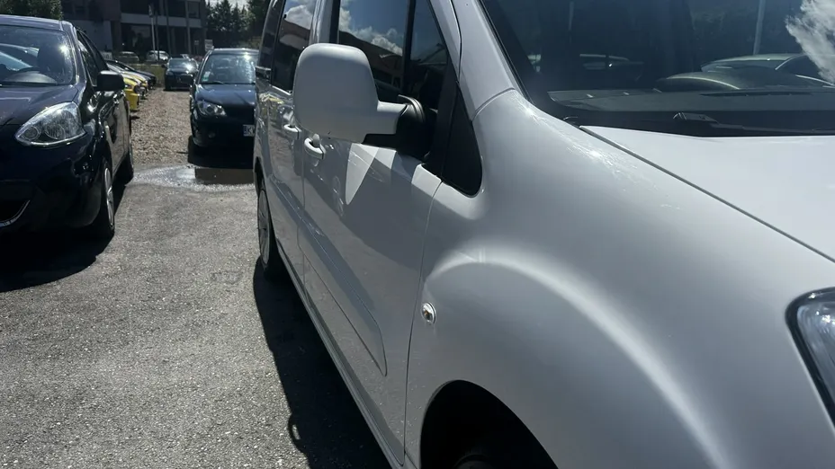 PEUGEOT Partner -