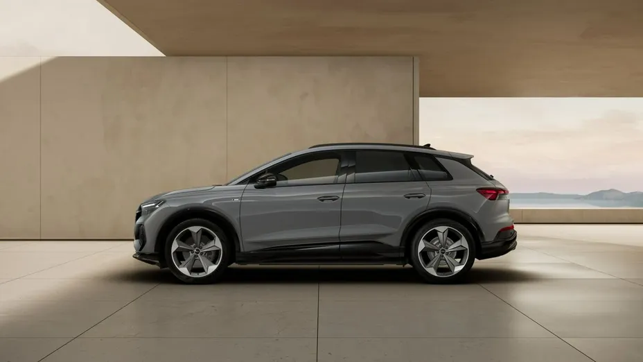 AUDI Q4 -