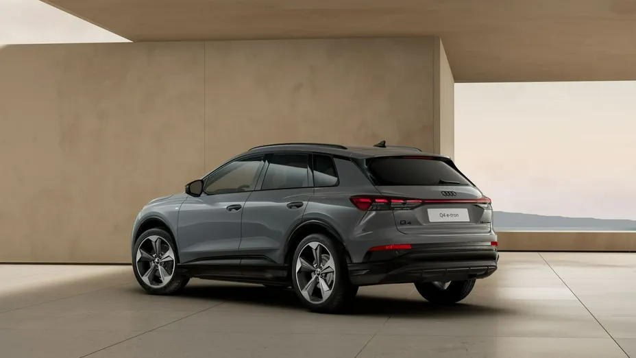 AUDI Q4 -