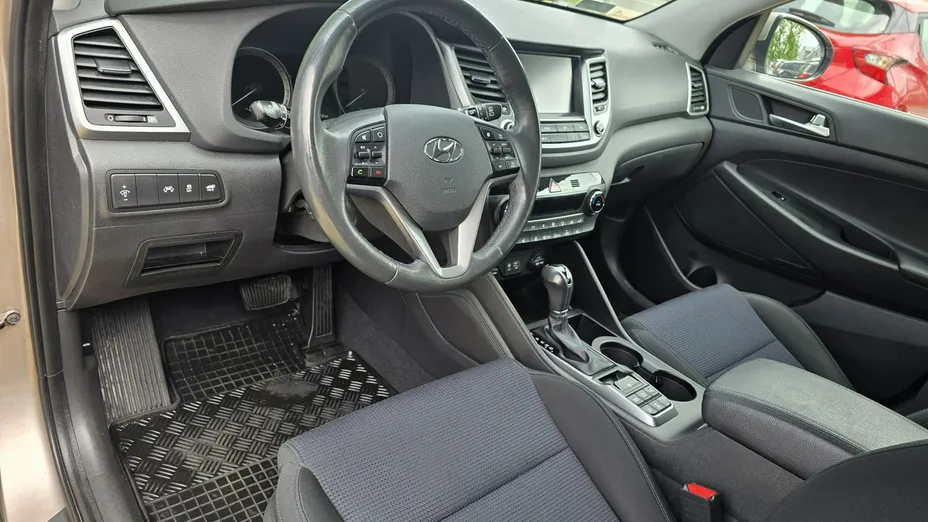 HYUNDAI Tucson -