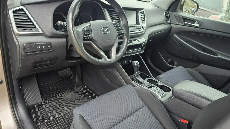 HYUNDAI Tucson -