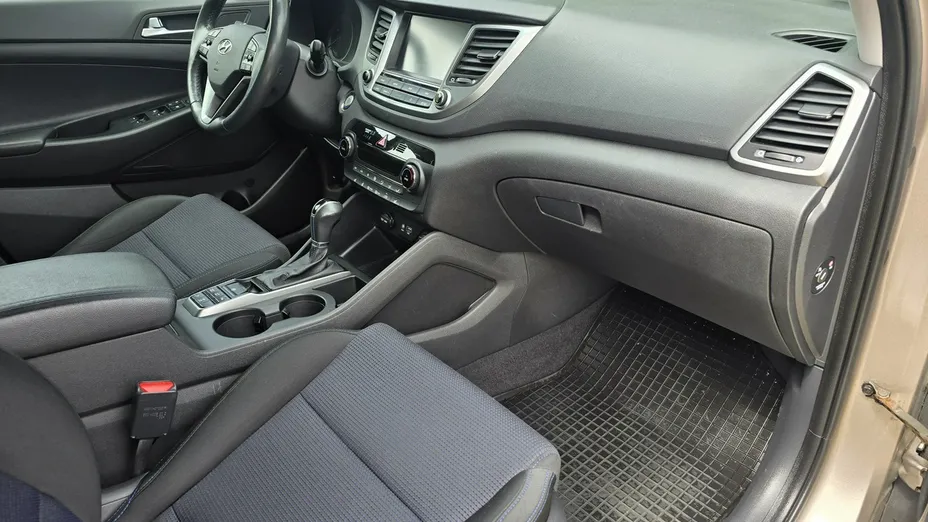 HYUNDAI Tucson -