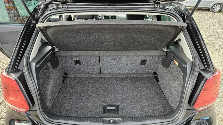 VOLKSWAGEN Polo -