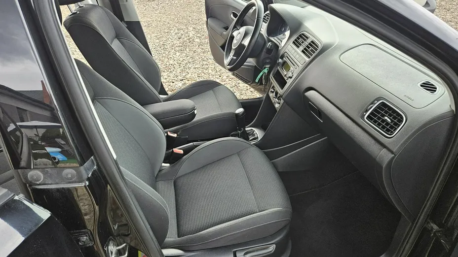 VOLKSWAGEN Polo -