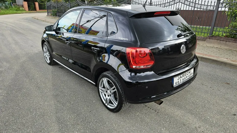 VOLKSWAGEN Polo -