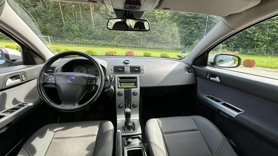 VOLVO V50 -