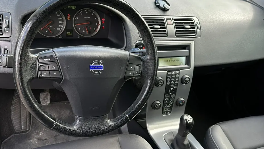 VOLVO V50 -