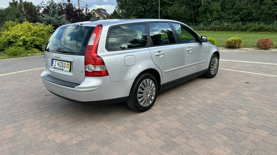 VOLVO V50 -