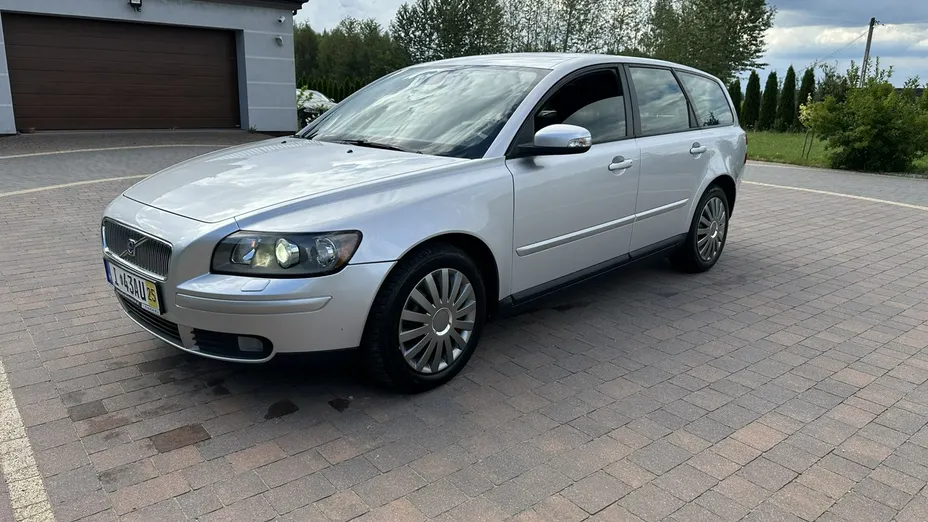 VOLVO V50 -