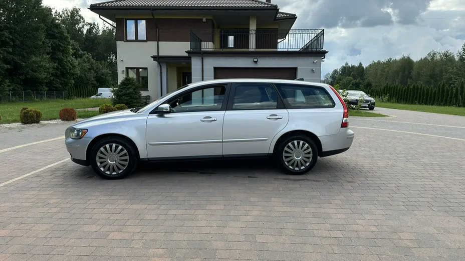VOLVO V50 -