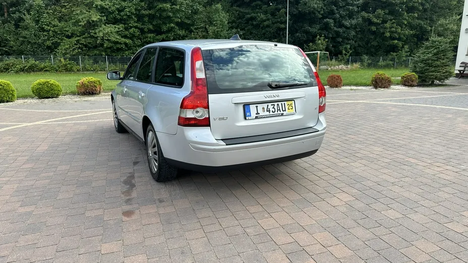 VOLVO V50 -