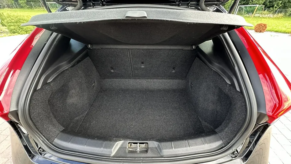 VOLVO V40 -