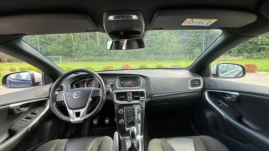 VOLVO V40 -