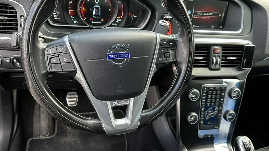 VOLVO V40 -