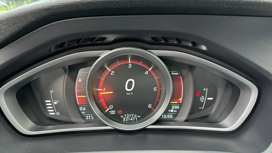 VOLVO V40 -