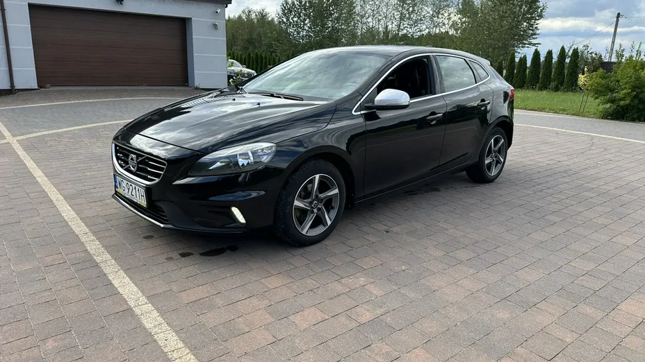 VOLVO V40 -
