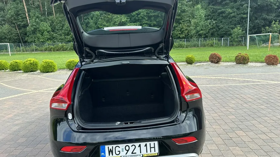VOLVO V40 -