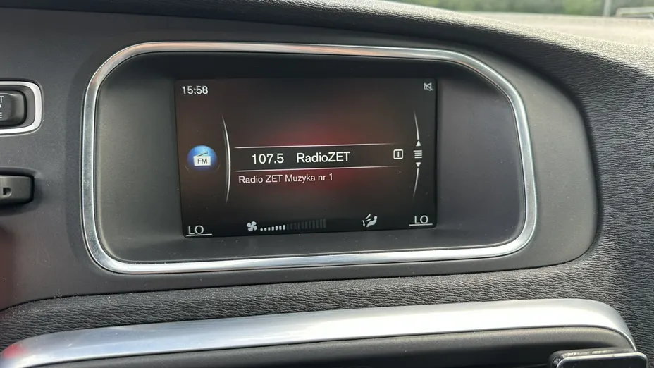 VOLVO V40 -