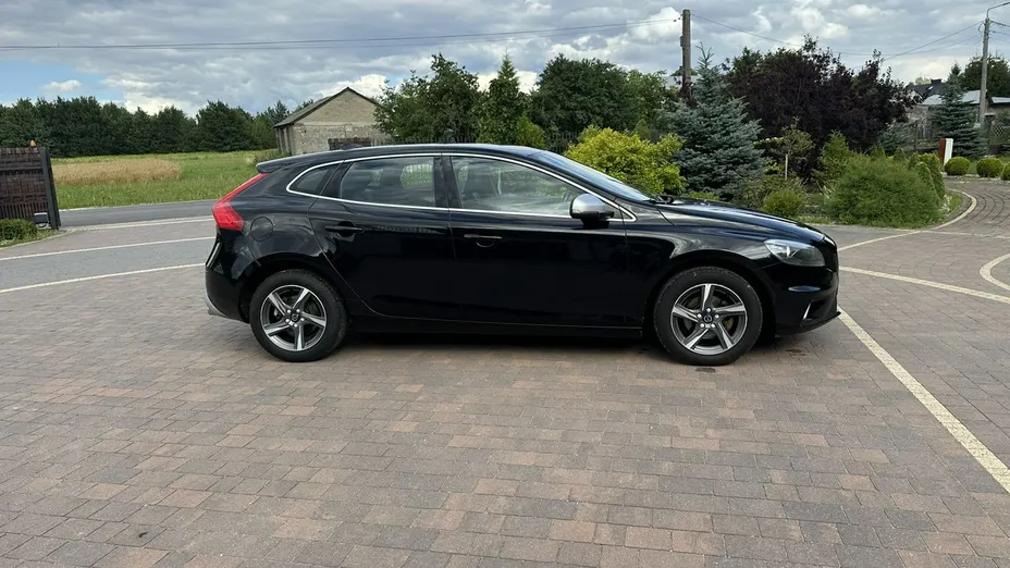 VOLVO V40 -