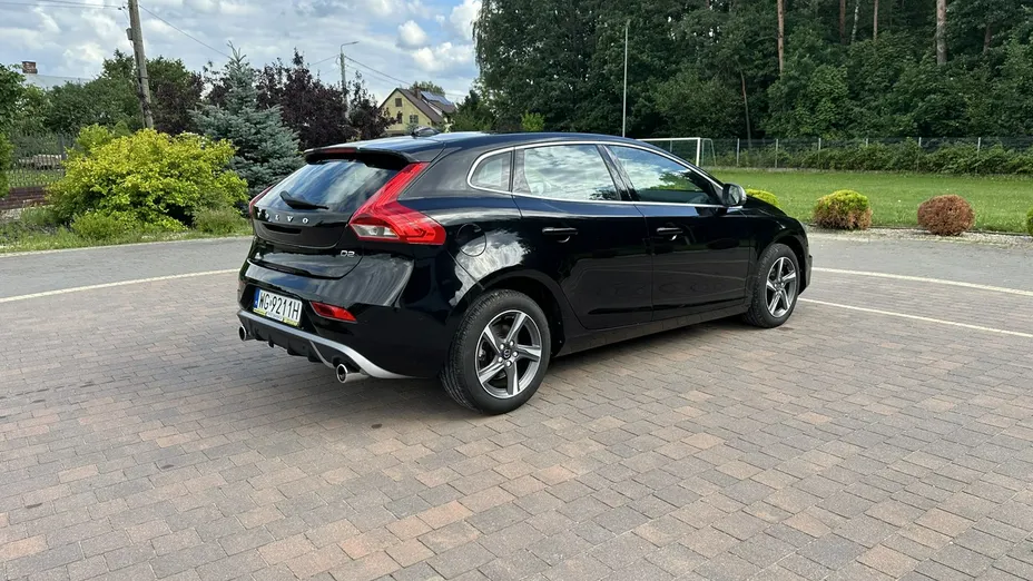 VOLVO V40 -