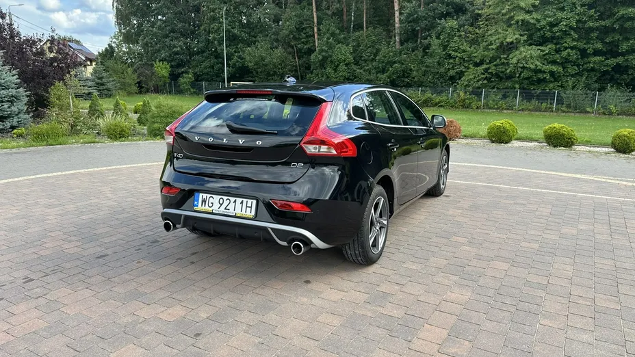 VOLVO V40 -