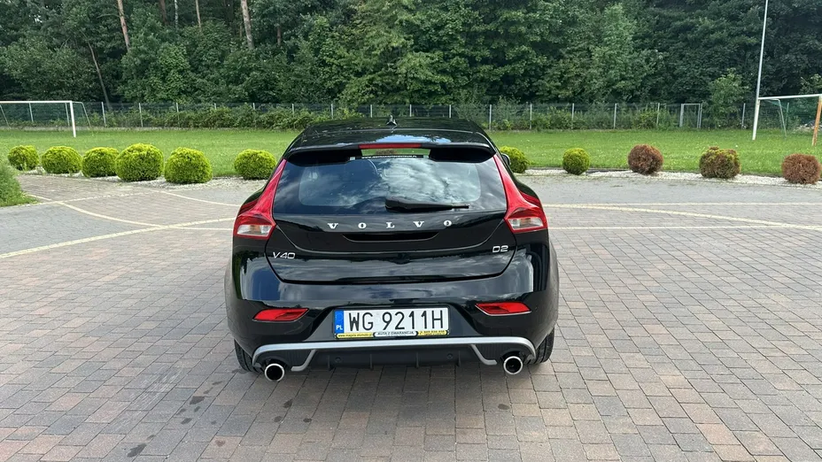 VOLVO V40 -