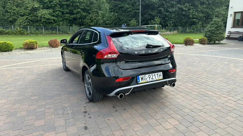 VOLVO V40 -