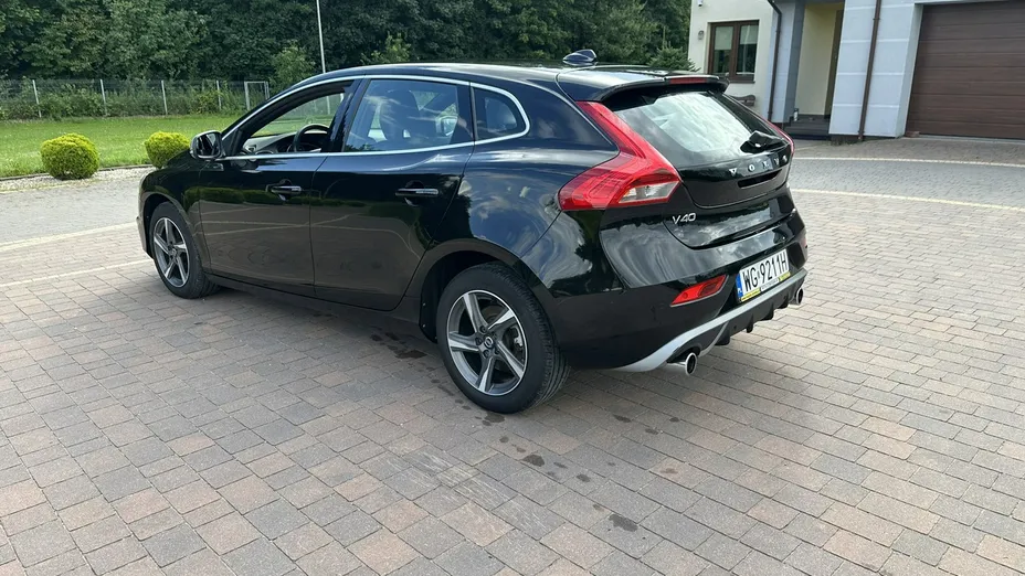VOLVO V40 -